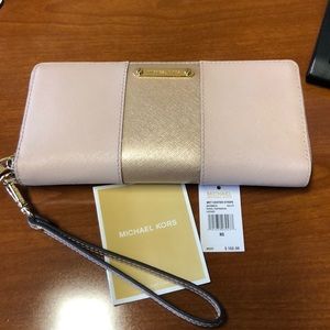 Michael Kors ZIP Around rose gold wallet